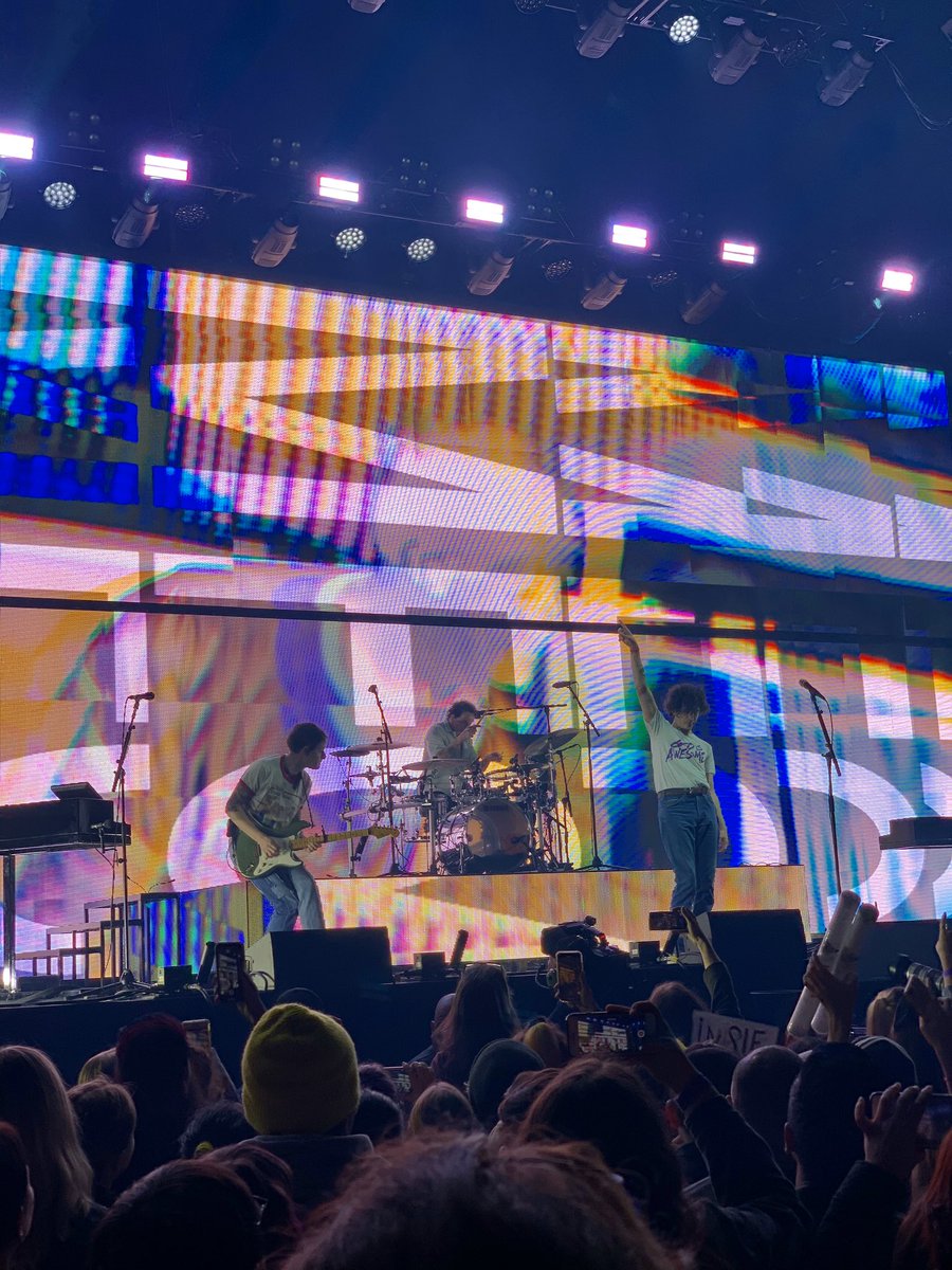 the1975LAupdate's tweet photo. they always know how to put on a good show #kroqxmas 
#kroqalmostacousticchristmas #the1975 #kroq #mattyhealy #adamhann #rossmcdonald #georgedaniel #dirtyhit https://t.co/2x7fUbfOBz