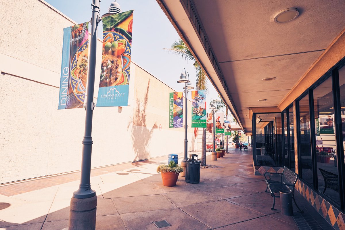 GrossmontCenter's tweet photo. Join the San Diego Blood Bank at Grossmont Center on Saturday, December 21st to give back-- 10am to 4pm, in front of Reading Cinemas. ❤
.
.
.
#GCGIvesBack #SDBloodBank #MoreThanAMall #VisitLaMesa https://t.co/WZ5AxfAPMD