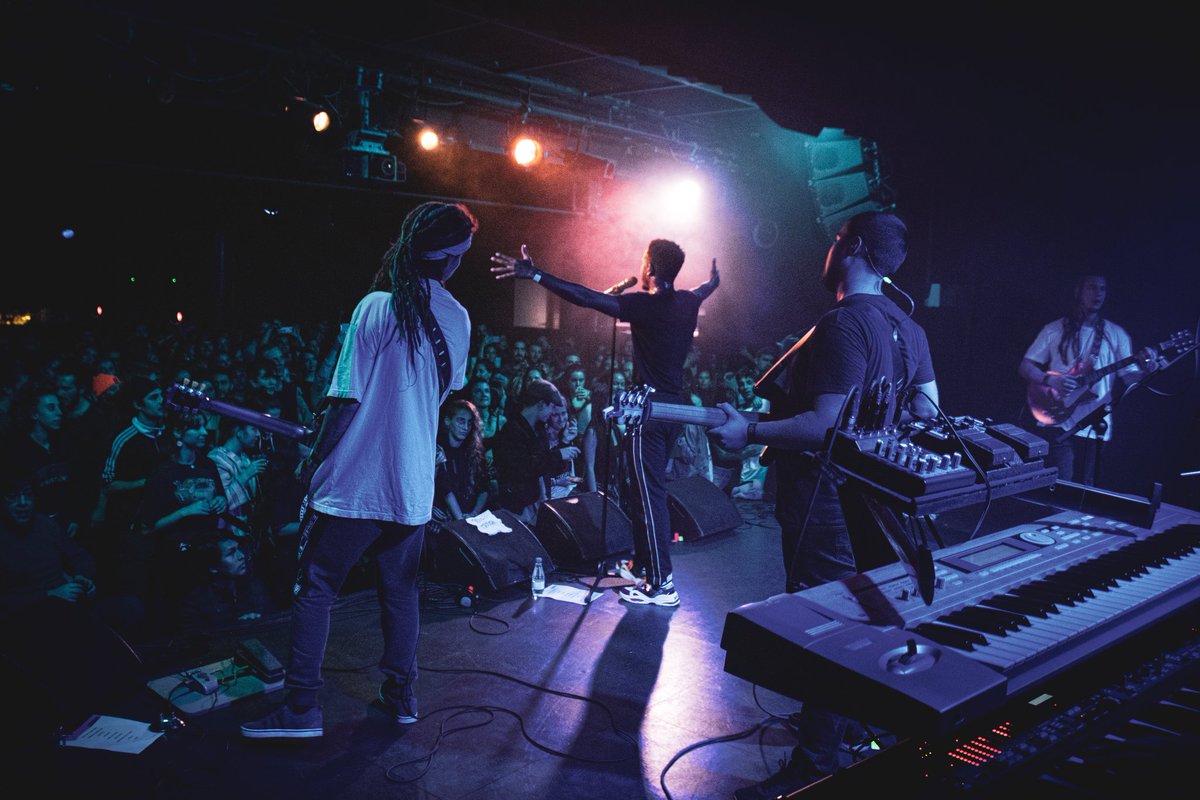 Lafedecat's tweet photo. ❗❗GRÀCIES❗❗
Ahir + de 500 persones vam ballar pels #DretsHumans a la @sala_apolo

Gràcies @blankfosk @rootdiamoons Karamba i @KoersReggaeBand, i a totes les que vau venir per acompanyar-nos.

#Noserveixderes si no és #JustíciaGlobal!
#30anysFede 

📸 Potography nurietta https://t.co/7GohF6j0M0