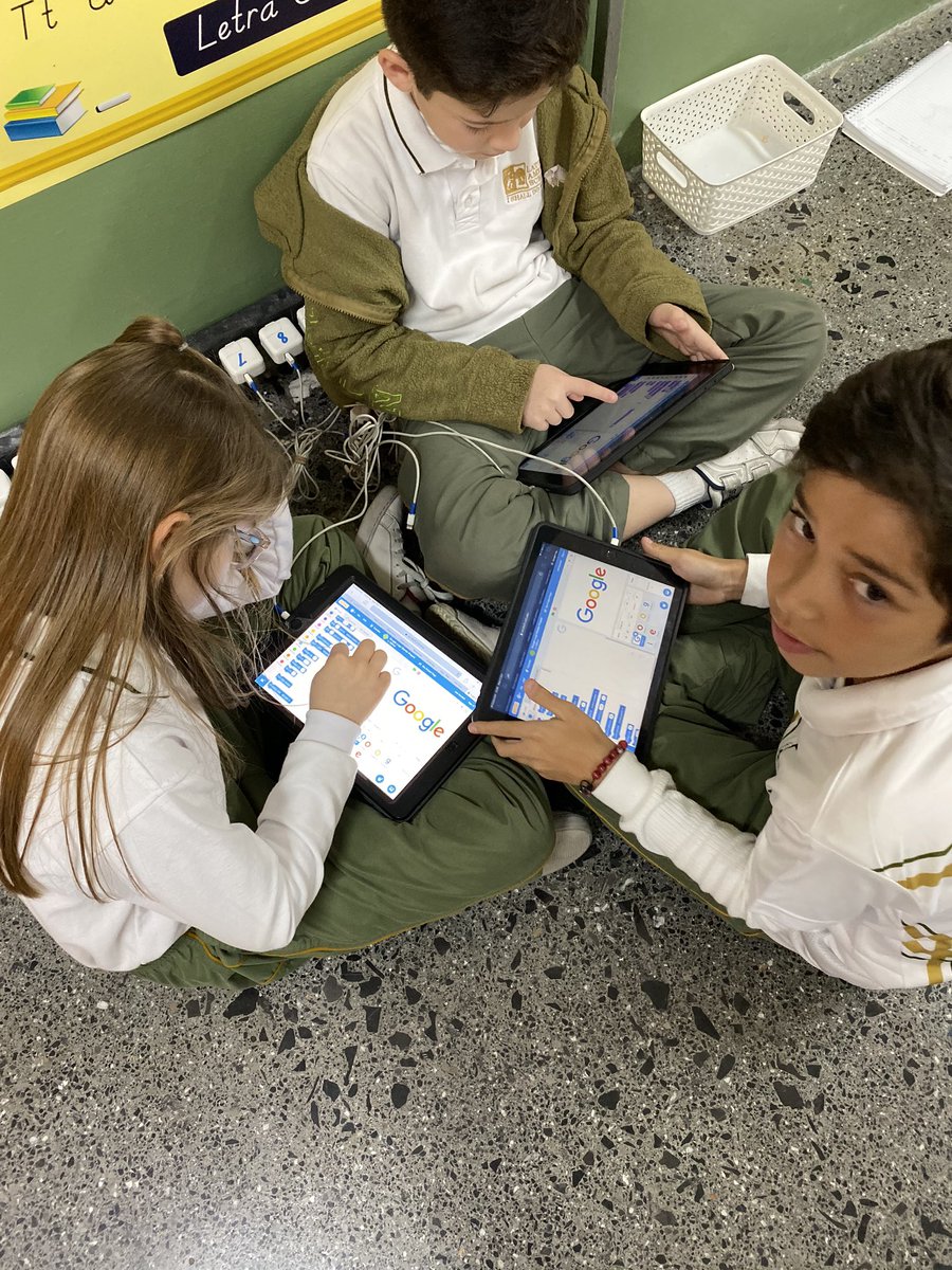 iampityteacher's tweet photo. #HourOfCode #EveryoneCanCode #SwiftPlaygrounds #AppleDistinguishedSchools #WeInnovate2TransformLAS @GoogleForEdu today’s challenge was awesome! Logo design! @CSEdWeek @latinamericans2 https://t.co/zMLOe2QRHY