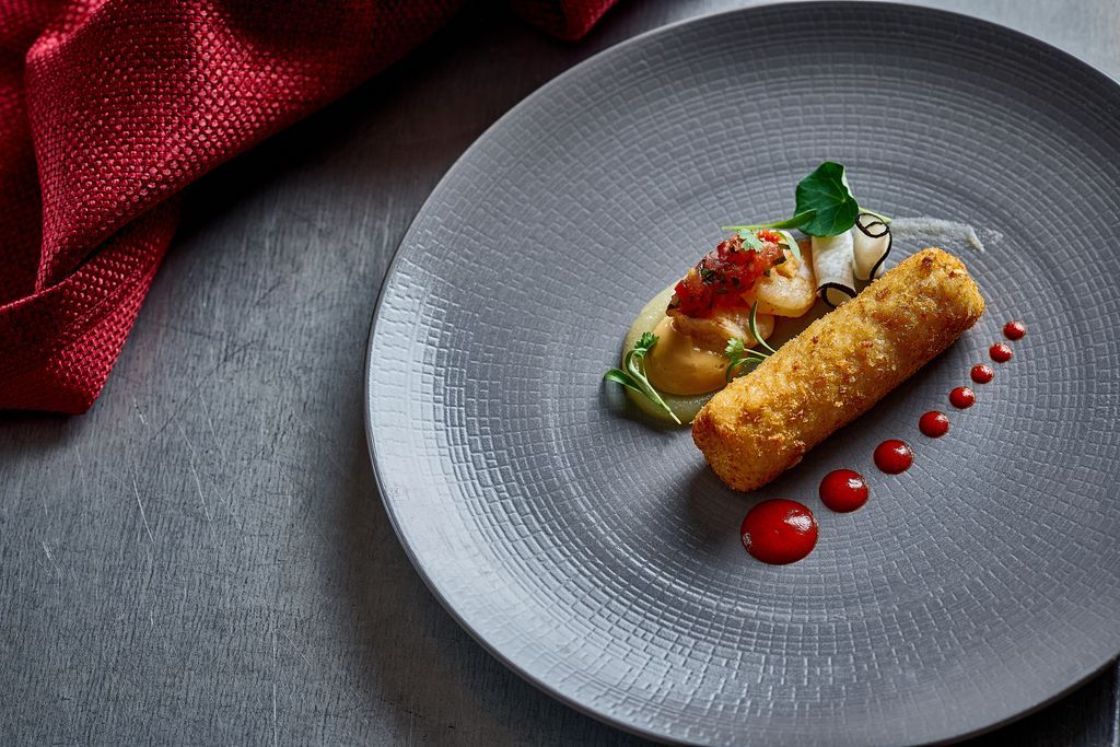 This evenings dinner kicks off with the delicious crab croquette with lemongrass and chilli king prawns, lime gel, brown crab mayonnaise and red pepper purée. #AW19 menus by <a href="/CreateFood/">Create Food</a> <a href="/chandco/">CH&CO</a> #corporatecatering
