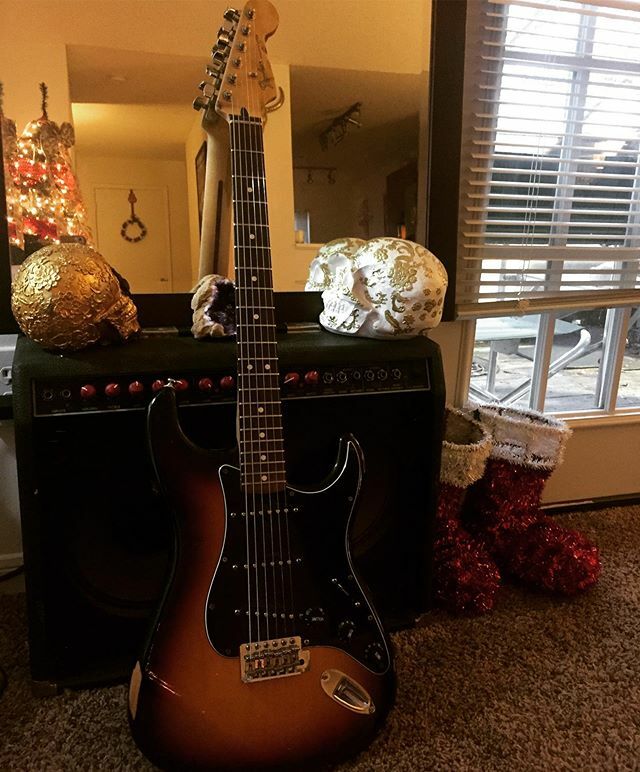 MikeAlanMusic's tweet photo. Picked up this well loved #MexicanStrat yesterday 🤘☠️🤘
She plays great 🔥 💪 🎸 
@fender 
#stratocaster 
#nashville
#musician 
#earlychristmas 😂😜
#grateful https://t.co/2u04vPPJR9 https://t.co/3lRFGcy3G6