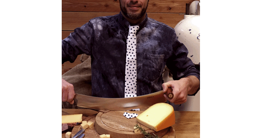 🎄🎁 Kersttip van Milledoni: Professioneel kaasmes 🧀🔪😋 Verras je vrienden met dit Hollandse kaasmes van Boska <a href="/Explorecheese/">Boska</a>! Een altijd goed én “meteen te gebruiken”- kerstcadeau! 🎅🎄🎁
Check het uit op milledoni.nl/cadeau/stoer-h…  #stoercadeau #fijnproever #gifts #kerstcadeau