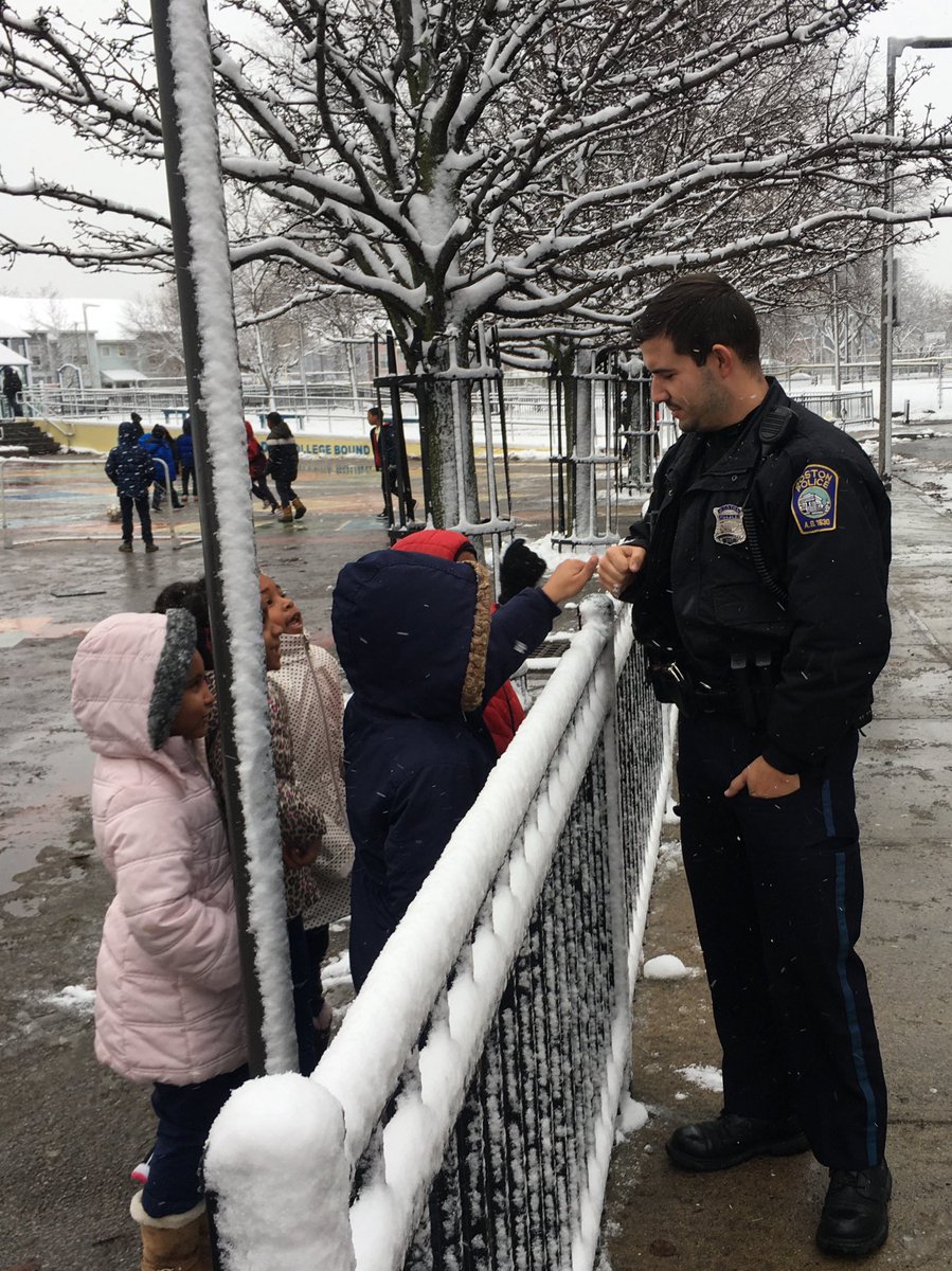 Orchard Gardens (@bpsogpsk8) on Twitter photo We love when our neighborhood Officers stop by to say hi at recess! <a href="/bostonpolice/">Boston Police Dept.</a> <a href="/BPDPCGross/">Commissioner William Gross</a> <a href="/BostonSchools/">BostonPublicSchools</a> We love when our neighborhood Officers stop by to say hi at recess! <a href="/bostonpolice/">Boston Police Dept.</a> <a href="/BPDPCGross/">Commissioner William Gross</a> <a href="/BostonSchools/">BostonPublicSchools</a>