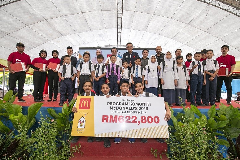McDonald’s sumbang lebih RM600,000 untuk rakyat Sabah anazarin.com/2019/12/mcdona…