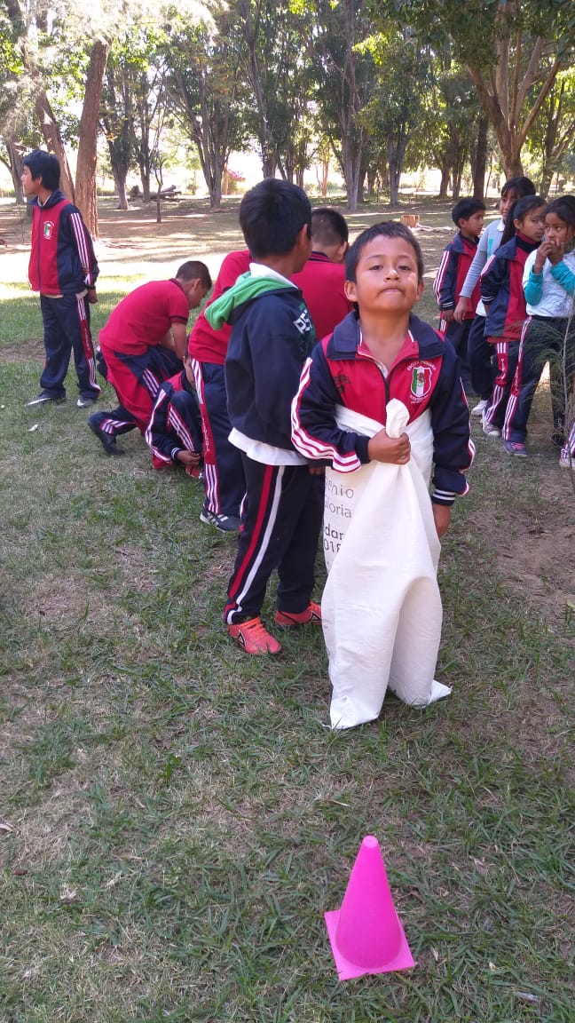 DEPORTE_GobOax's tweet photo. Coadyuvando al uso de espacios públicos, la Unidad de Cultura Física y Deporte de la #CECUDE, realizó en el bosque El Tequio, una actividad con la escuela primaria Bicentenario del municipio de @MZaachila.
#Oaxaca
@alejandromurat
@IvetteMurat https://t.co/HzI8NZk074