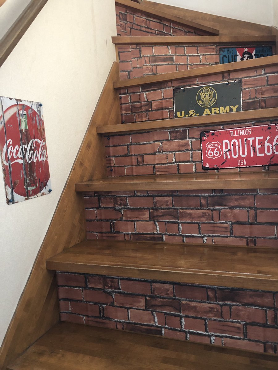 ツムキ式 Ar Twitter 今日は 朝から階段にダイソーのリメイクシートを貼りました ツムキ式 Ar Twitter 今日は 朝から階段にダイソーのリメイクシートを貼りました