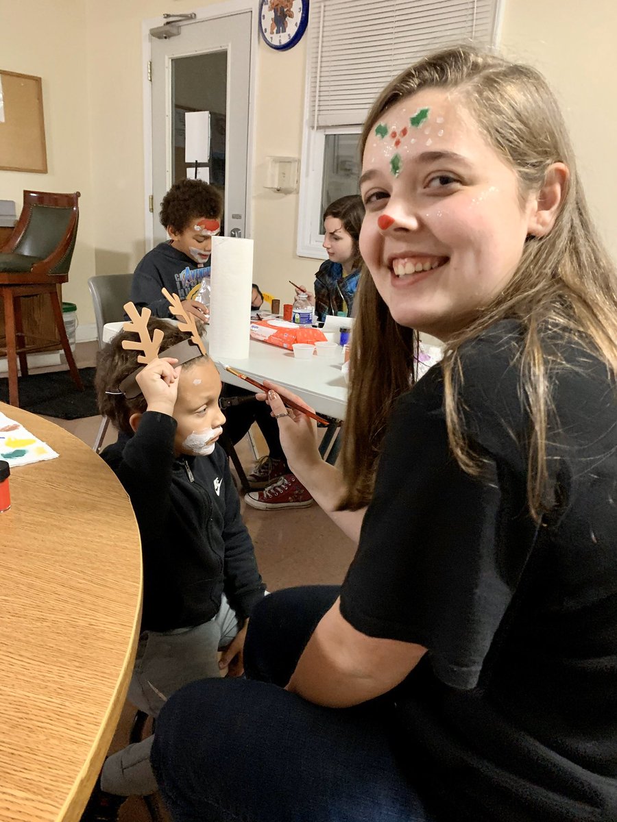 LHSGenerals_Art's tweet photo. Art Honors students visited One Parent Scholar yesterday to paint the faces of some very excited children! They got to make some crafts and get their picture with Santa 🎅 Love these kids! https://t.co/3rpHD6yvWE