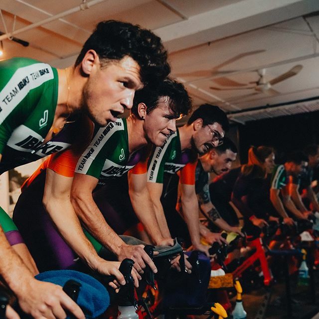 Just a couple spot for this Friday night 🚲 throw down and 🍻 party.
Ticket link in bio ☝️ #itsnotaracebutsomeonewillfinishfirst 😝 .
.
<a href="/velo_ibike/">Velo iBike</a> @leclubespressobar @p2montreal @powerwatts @glutenbergbeer @escapecoffeeroaster #wintertraining #indoorcy… ift.tt/2skQxeo