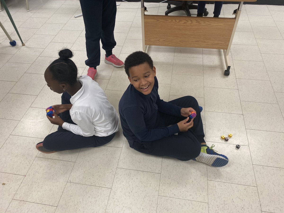 msvbondoc's tweet image. For #canadalearningcodeweek our 7s, 8s and visiting Grade 5s test eachother’s coding skills by creating a structure, using code language to give instructions. What a fun way to see what important information is necessary for successful results! @SHCSCHOOL1 @TCDSB @TCDSB_PAguiar