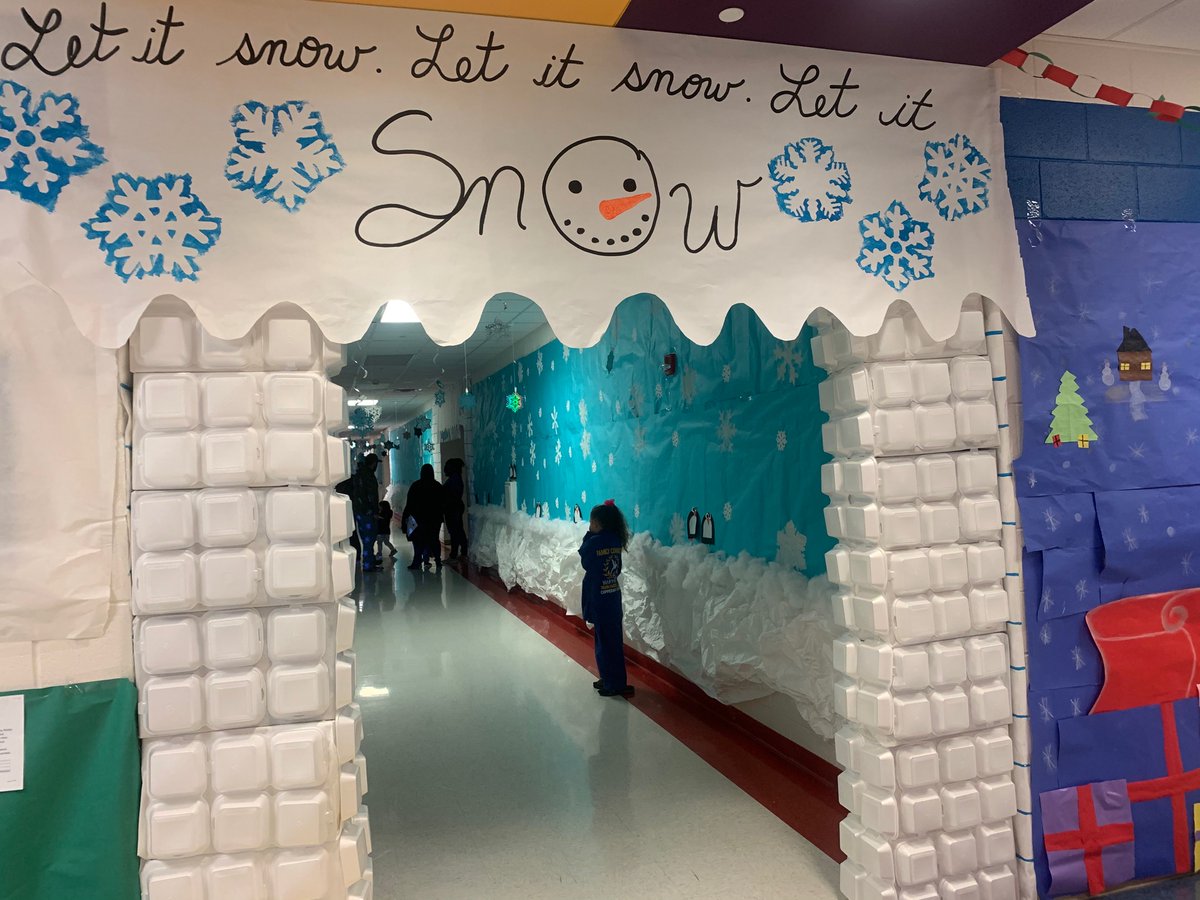 MrsMickan's tweet image. Best hallway at Taylor Creek pre-K, kinder and 1st grade  #thinkbiglisd @LampasasISD @LampasasTCE