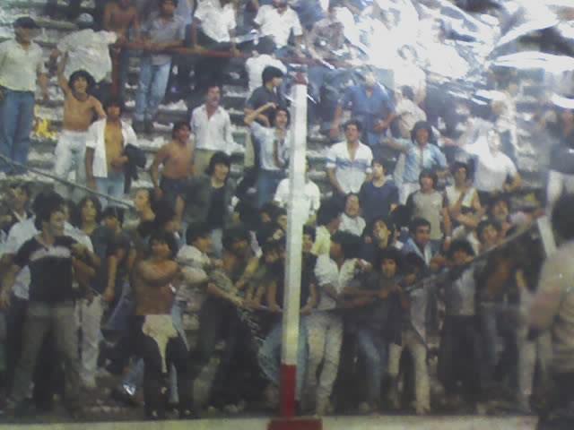 diegodeolivos's tweet photo. 12/12/1982 en Parque Patricios: Huracán 1 (Christian Angeletti), Racing Club 0
Nota: Suspendido a los 40’ del segundo tiempo, con el marcador 1-0, por incidentes. No continuó ni se modificó el resultado. https://t.co/bRhrfzwogz