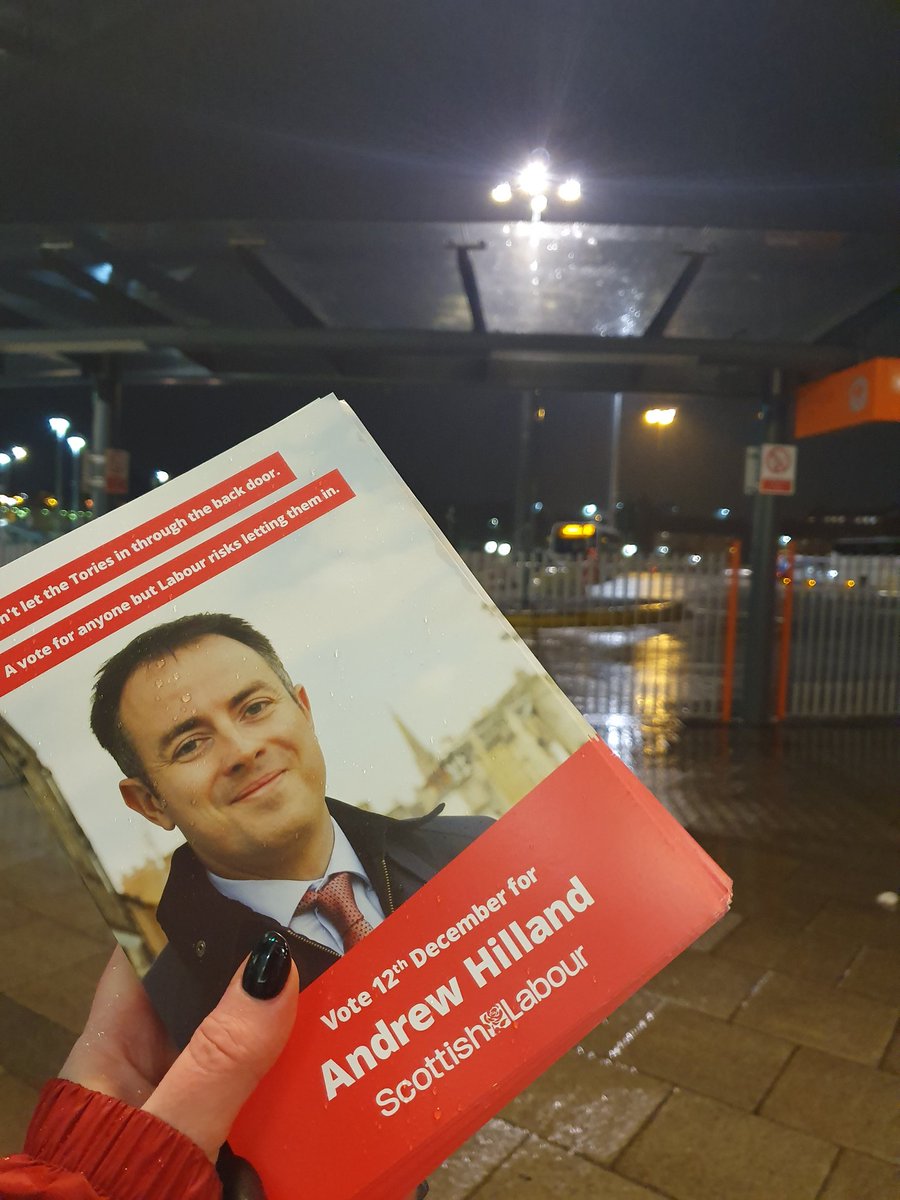 Fab evening leafleting at Hamilton Central. Great conversations with commuters & lots of vocal support from so many fellow Labour voters.
Shout out to our candidate @Andrew_Hilland converting voters thru his commitment to knock the doors other parties aren't.
#LanarkHamiltonEast