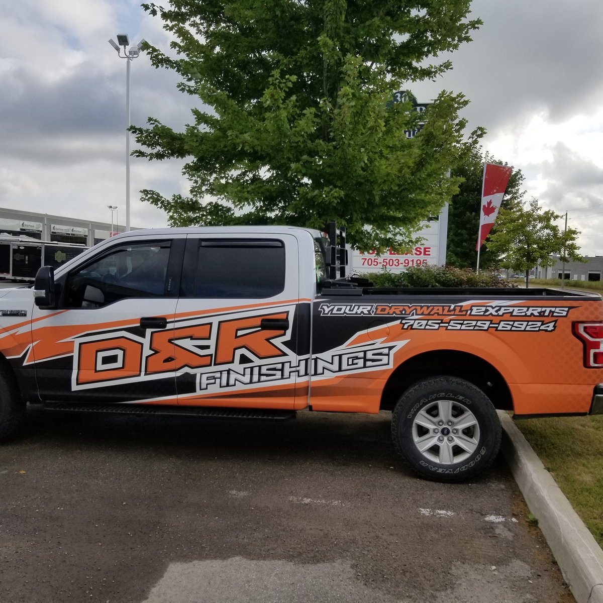 EminentGraphics's tweet image. One White. One Black. One Matte. One Gloss. 2 different trucks with the same design for D&amp;amp;R Finishings that will definitely get them noticed on the road! #vinyl #vinylwrap #vinylgraphics #vehiclewrap #vehiclewraps #wrap #wraps #customgraphics #custom #vehiclegraphics #barrie