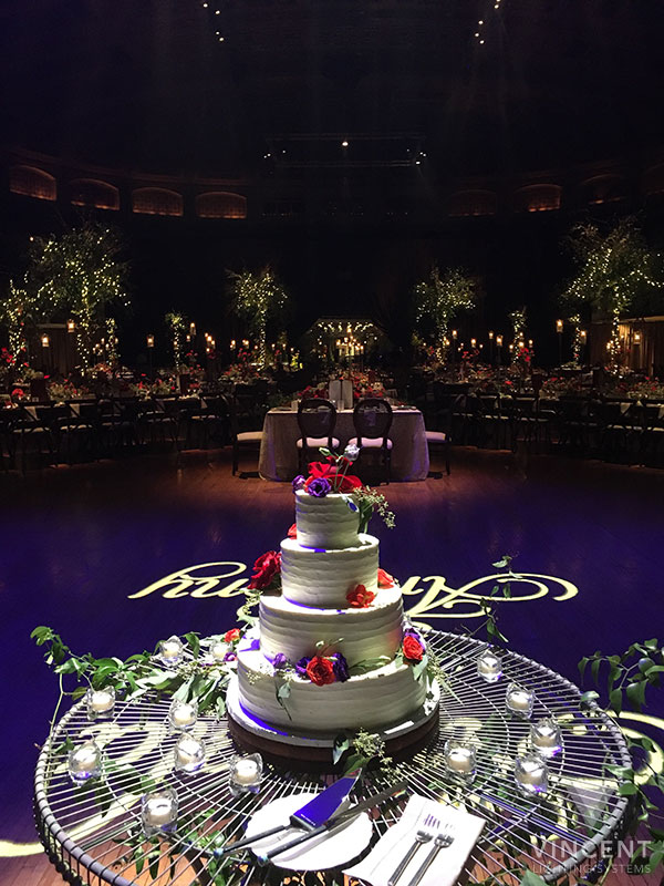 vincentltg's tweet image. #WeddingWednesday

Designer: Joe Mineo Creative
Venue: @CLE_Auditorium
Rentals: @EventSource &amp;amp; Borrow Curated
Culinary: @DriftwoodCaters 
Photo: VLS Production Spec. Kristin Jones

#eventlighting #receptionlighting #VLSproduction #monogramgobo