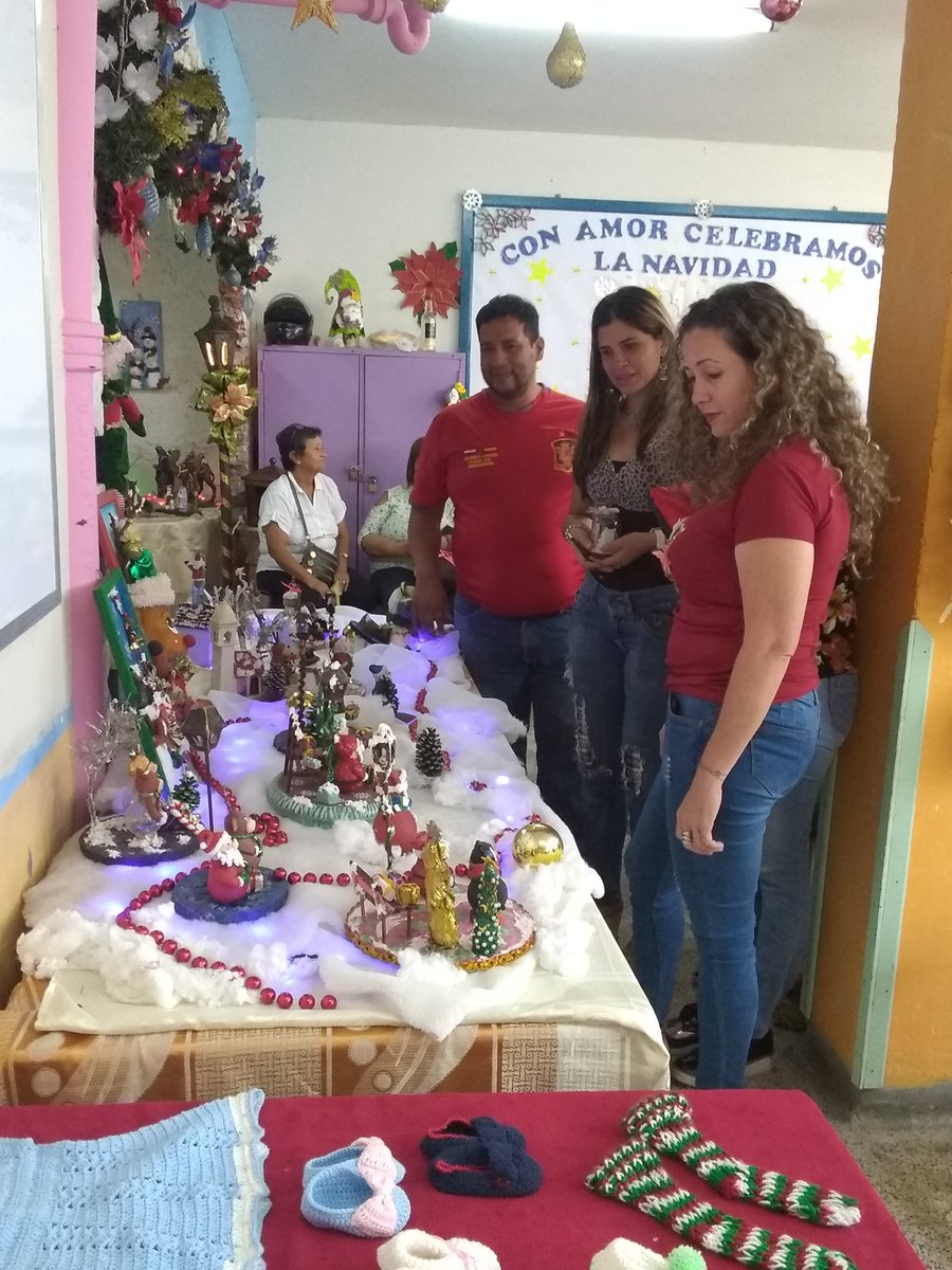#EnDesarrollo ||  Muestras Productivas de la Escuela de Artes y Oficios CCP Barrancas .🎄❤️💕
#VenezuelaTrabajoYProgreso 
<a href="/ADULTOSZET/">Coord. Educ Jóvenes Adultas y Adultos</a>