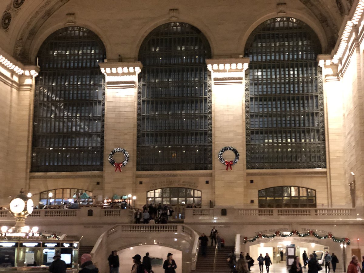 As a teenager, I used to zoom past @GrandCentralNYC station without missing a beat. Today I took the time to pay attention to it all. It’s beauty, it’s people....Just beautiful.
Oh how I’ve missed you #NewYorkCity #TouristInMyOwnCity #TheresNoPlaceLikeNewYork