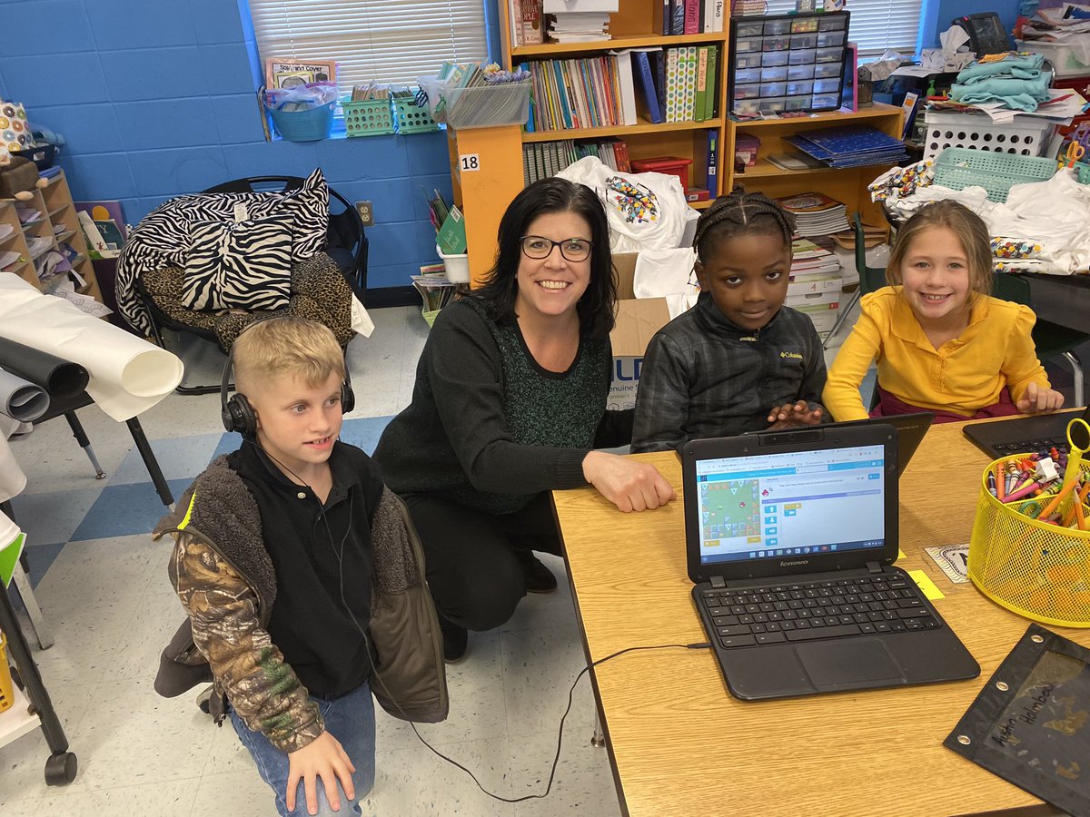 MelissaCAdkins's tweet photo. Lots of smiles and high fives in Miller’s 1st grade class @OGPrimarySchool during #HourOfCode today. We have some new computer programmers! #CSforMS #DifferenceMakerLCSD https://t.co/ALi37ehKRM