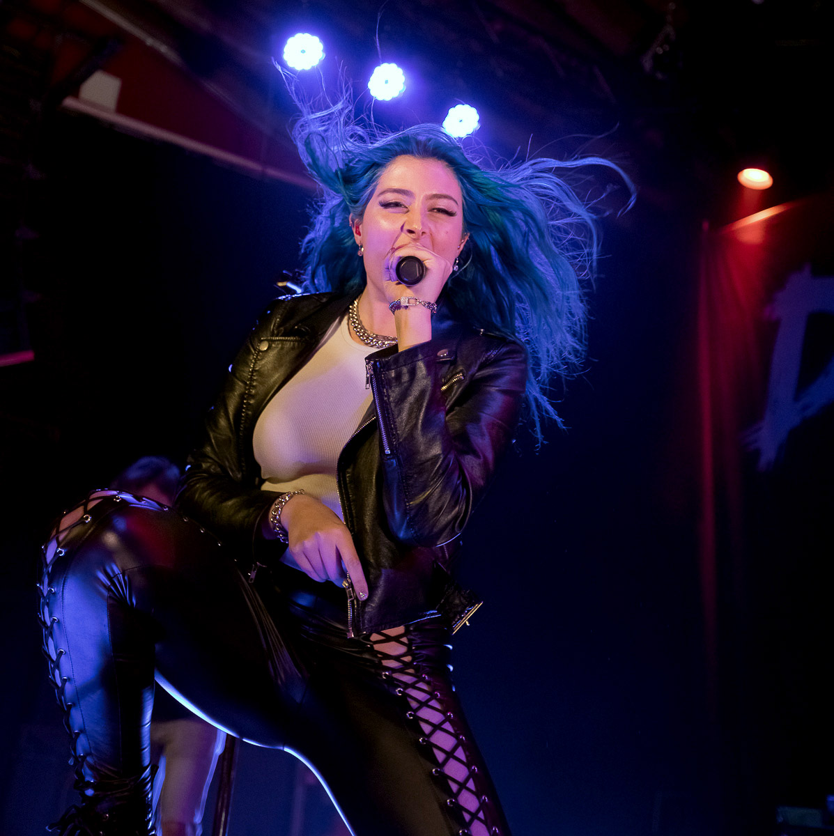 shutter16's tweet photo. @DIAMANTEband brought the #BlueBallsHolidayTour to @AmosSouthend and we were there to tell you all about it
https://t.co/DLEkMxHx09 #Diamante #ALightDivided #TwitfromthePit https://t.co/UQX1u4oL7u