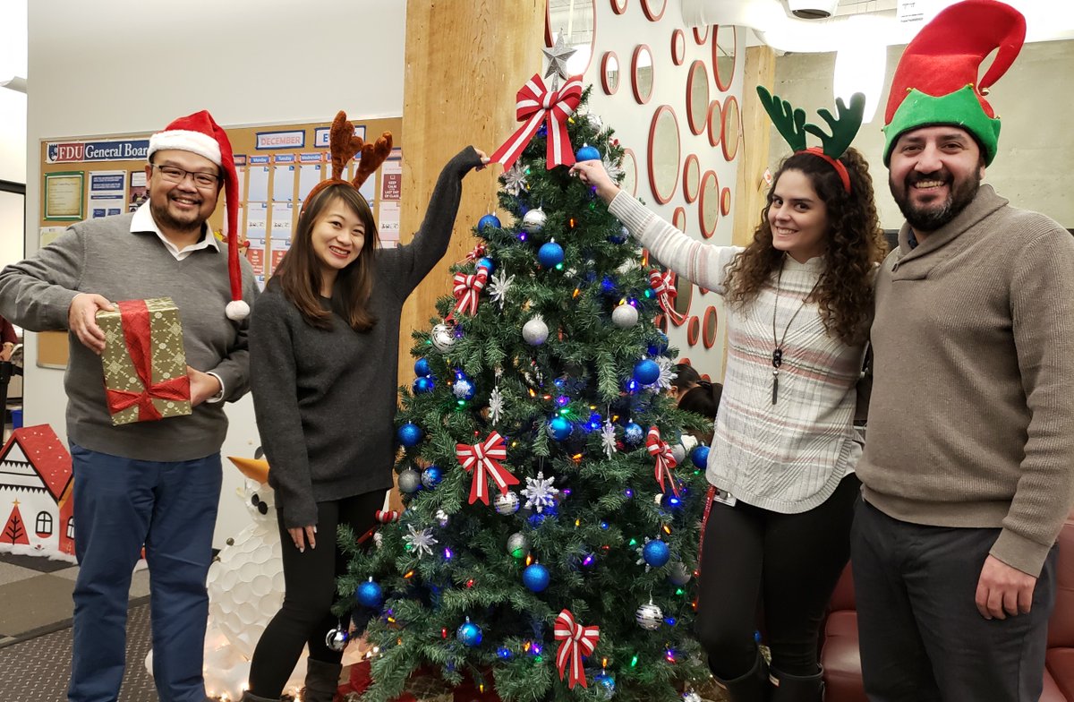 FDUVan_Career's tweet photo. From our Student and Career Services Team, wishing you all a wonderful Christmas holiday season! May the new year bring you continued success, happiness, and opportunity! All the best! #fduvancouver #myfdu #merrychristmas 
@FDUWhatsNew @FDUVancouver https://t.co/mv0Qj3k47T