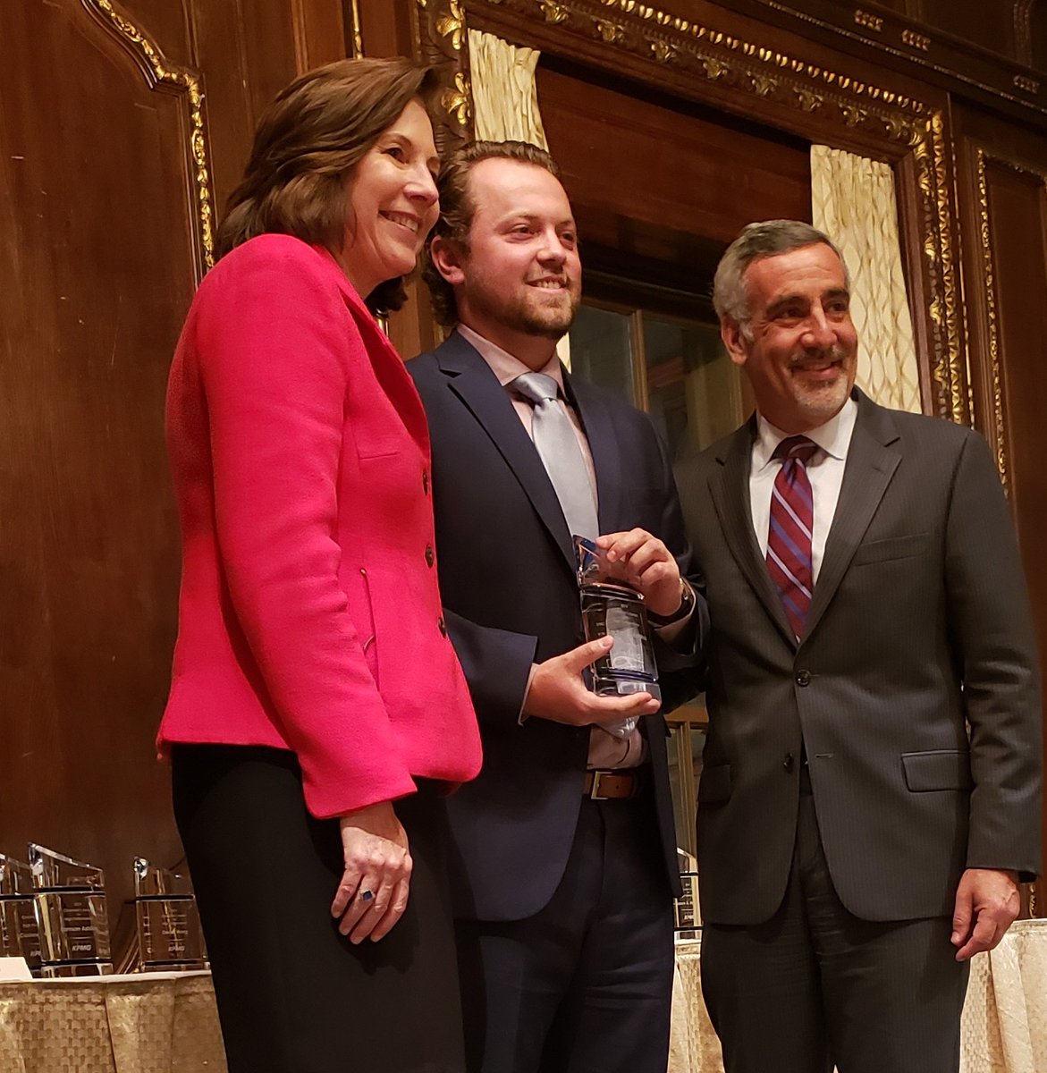 KStateAcc's tweet photo. Congrats to K-State Accounting alumnus Zach Kohlrus who received KPMG’s 2019 Chairman’s Award for High Performance! Zach is one of only 25 people nationwide to receive this highly prestigious award. We're honored to have Zach representing K-State. #kstateimpact #kstateaccounting https://t.co/Gqstk7VSpy
