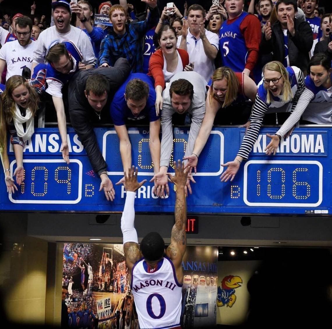 bturner23's tweet photo. #2 OU vs #1 KU at AFH back in 2016. Buddy Hield dropped 46 and KU won 109-106 in Triple OT https://t.co/gM3KAroBog