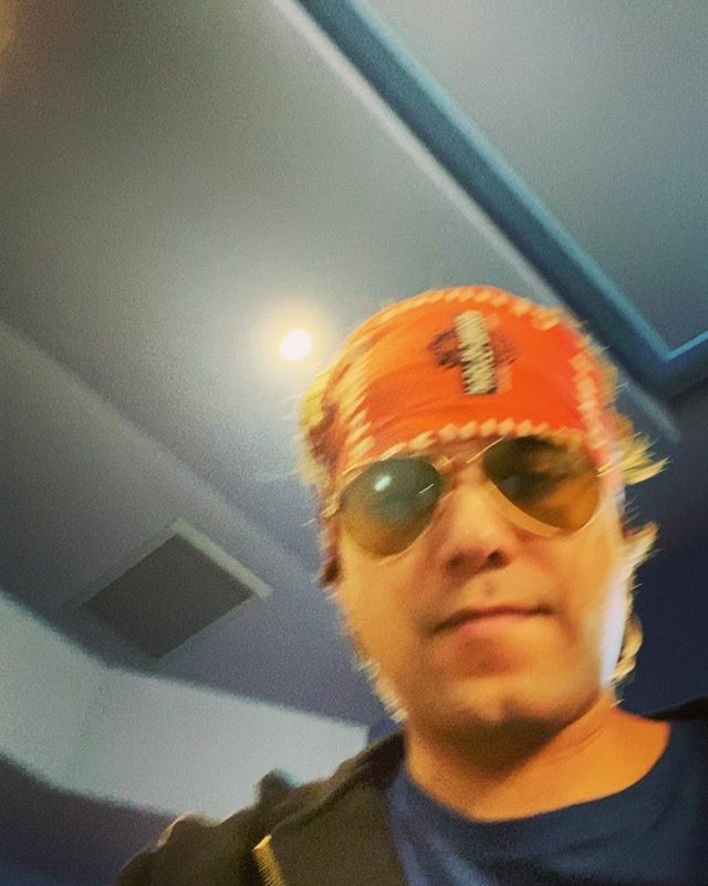 oliversean's tweet photo. A small video while tracking my #HolidaySong at Far Heath studios - #oliversean #realindieproject https://t.co/VOmusxnytG https://t.co/G6PSD7AOZF