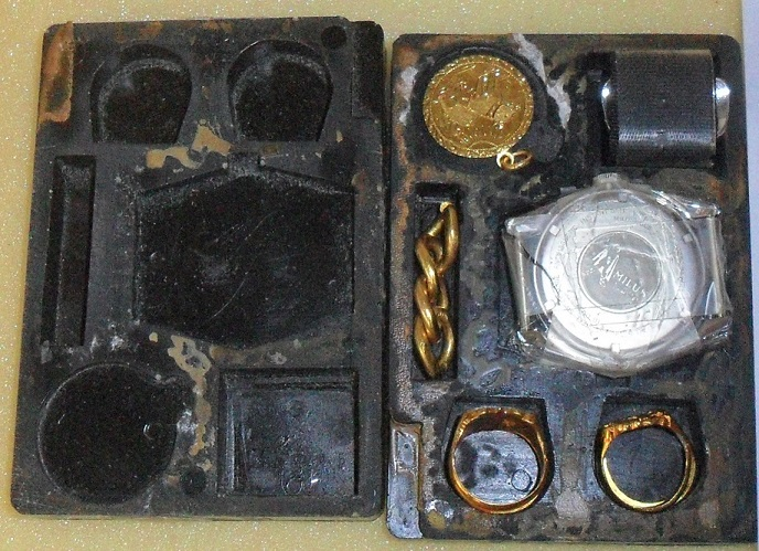 jp_koning's tweet photo. Interesting find from @ronanmanly. In WWII and Vietnam, the US military issued 'barter kits' to paratroopers: “1.08 Troy Ounces of 10-k gold... consisting of 1 gold link chain with four links, 1 gold embossed pendant and 2 gold rings.” https://t.co/cl0QTq9Zl4 https://t.co/0JQgUquAvE