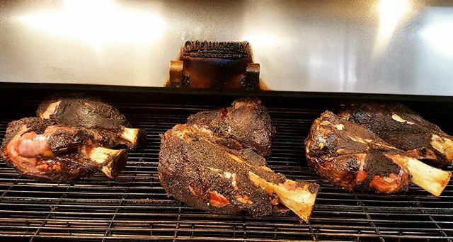 Shank you very much @certifiedangusbeef #beefshank #beef #jesspryles #chicagosbest #bbq #olehickorypits #olehickorysmoker #smokingmeat #daneneal ift.tt/36kShTI