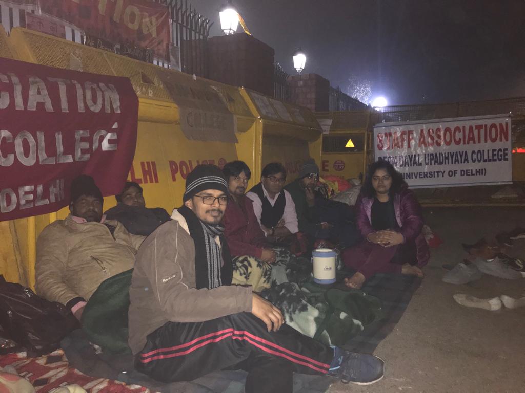 DducDelhi's tweet photo. 8th Day #DUTA_Movement
#RegulationForAbsorption
@HRDMinistry 
@subrahyd 
@PMOIndia 
@ndtvindia 
@Delhiuniversit 
@ugc_india 
@DrRPNishank 
@narendramodi_in https://t.co/QhJMQf8hzP