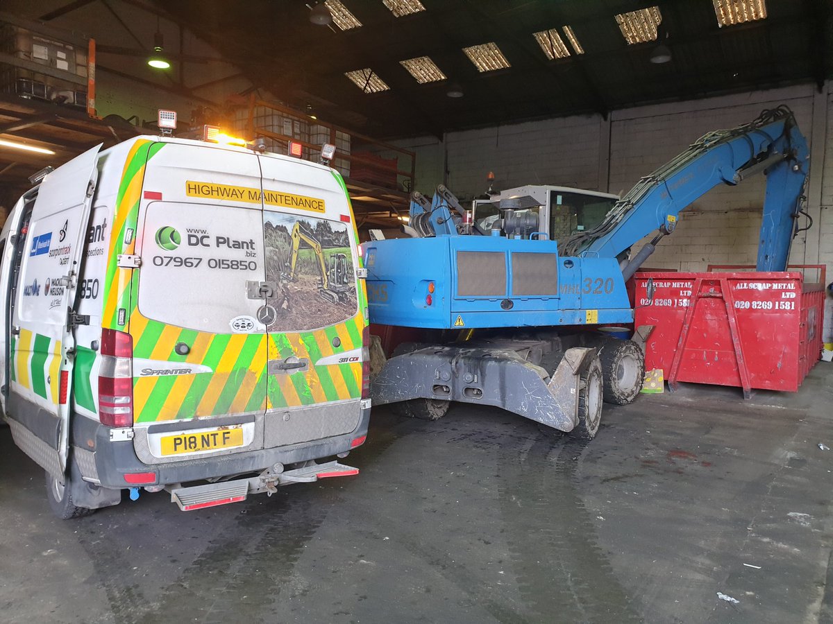 Oil leak on this terex Fuchs located. Parts ordered ready to be replaced when we also give it a service.
 #terex #fuchs #repairs #onsite #plant #fitter #plantengineer