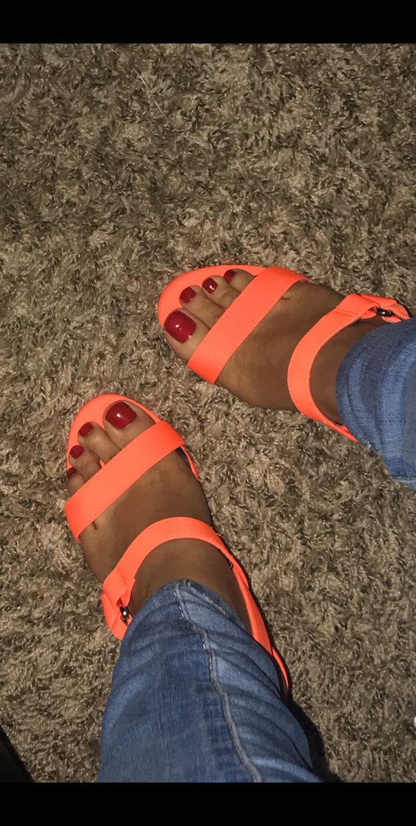 H47833012's tweet photo. Check out this gorgeous new foot model, @FeetFettyy look how sexy her and her feet are🤤🤤 go check her out rn!! #footfetish #feet #sexyfeet https://t.co/6u8H1nFKDi