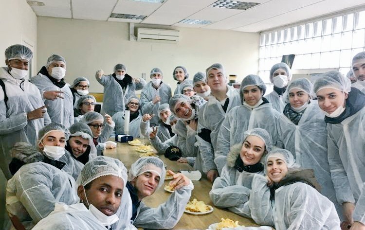 HipatiaFUHEM's tweet photo. El alumnado de Formación Profesional de Hostelería ha relacionado una visita a las cocinas centrales de Gastonomic. conociendo de primera mano las cocinas de colectividades
#FPHipatia
#Hipatia https://t.co/oyMNyHoNK9