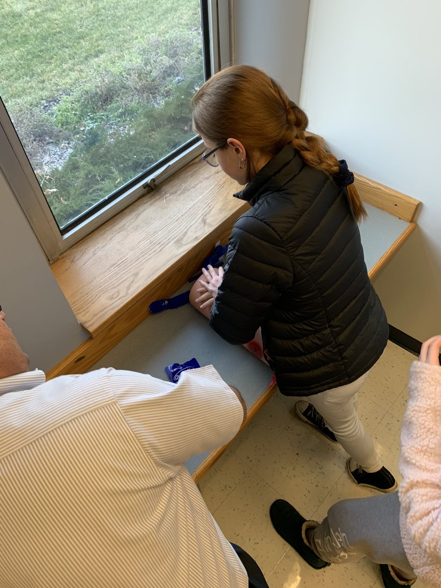 MARN_PE_ATC's tweet photo. Big THANKS to Dr. Brottman for coming to PHS and teaching the #ProspectExPhys classes @StopTheBleed today. It was a great day and a valuable lesson. @KnightsofPHS @District214 #phslearns https://t.co/TLIcFMGoBd