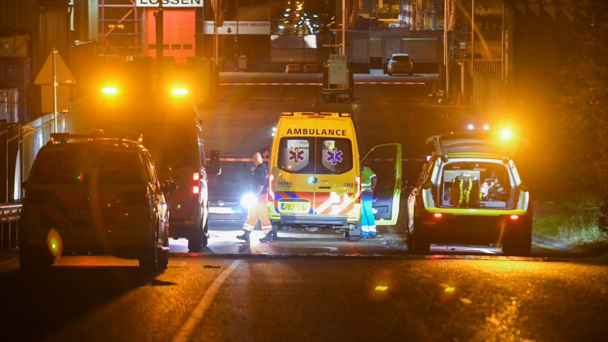 Veel hulpdiensten aanwezig bij Scheidingsstation in Hilversum: HILVERSUM