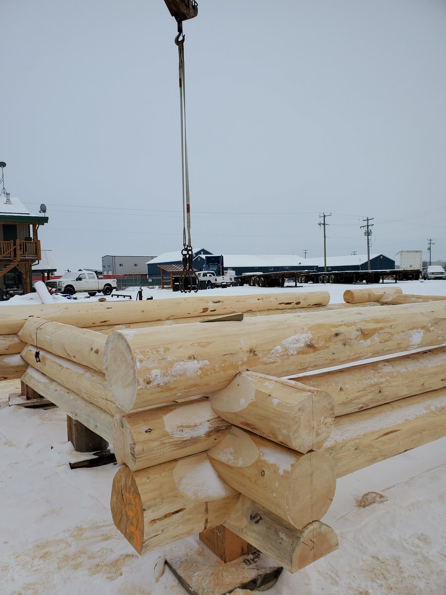 MH_WoodS's tweet image. We have a very busy season starting with three very different builds. First up is a small log cabin package approximately 300sq ft. Just enough room for a small kitchen, bedroom and bathroom. The perfect little cabin in the woods for reconnecting with nature! #logbuilder #loghome