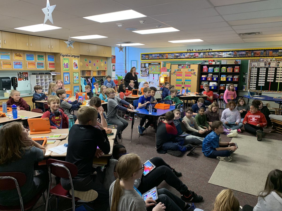 PASDLitCoach's tweet photo. 5th grade @NorthsideROARs completing the hour of code challenge. @MrsMackClass #CodingCougars #HourOfCode #PASDProud https://t.co/vYd6GQQORs