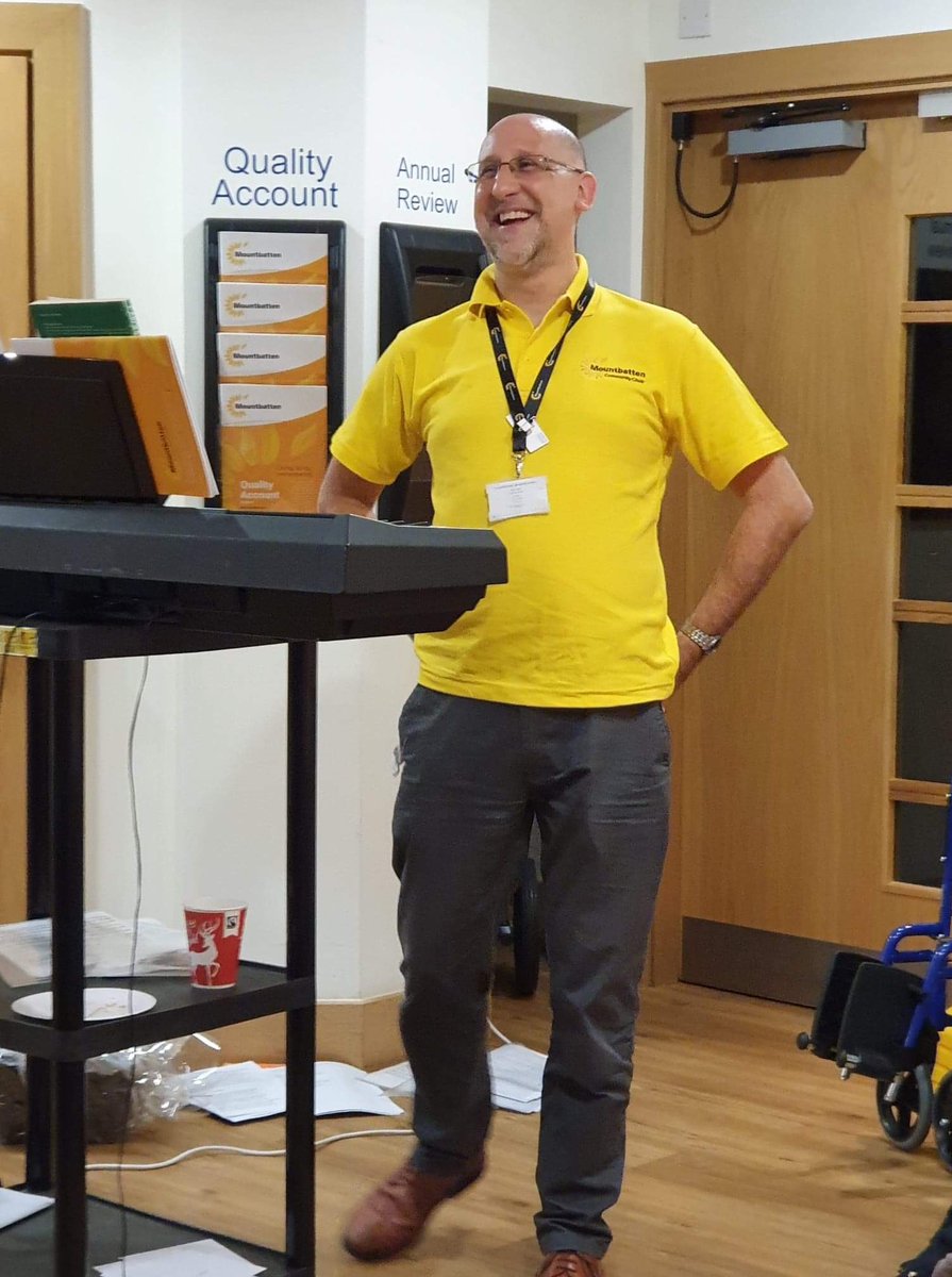 Merry Christmas <a href="/FraserSimpson1/">Fraser Simpson</a> from all your friends <a href="/MountbattenIW/">Mountbatten Isle of Wight</a> Community Choir. Thank you for everything you do for us. We think you are amazing! You make us smile every Wednesday. Enjoy your hamper ❤️🎄🎵 #communitychoir #mountbatten