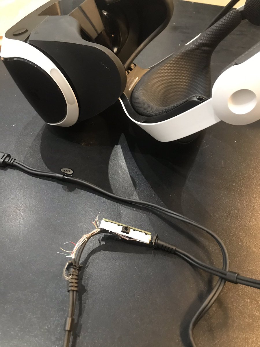 rorysdriver's tweet photo. When you wished that @maeltar was your next door neighbour π€¦π»ββοΈ
#canitbefixed #vrheadset #dogchewedit π https://t.co/cNojzMcgMD