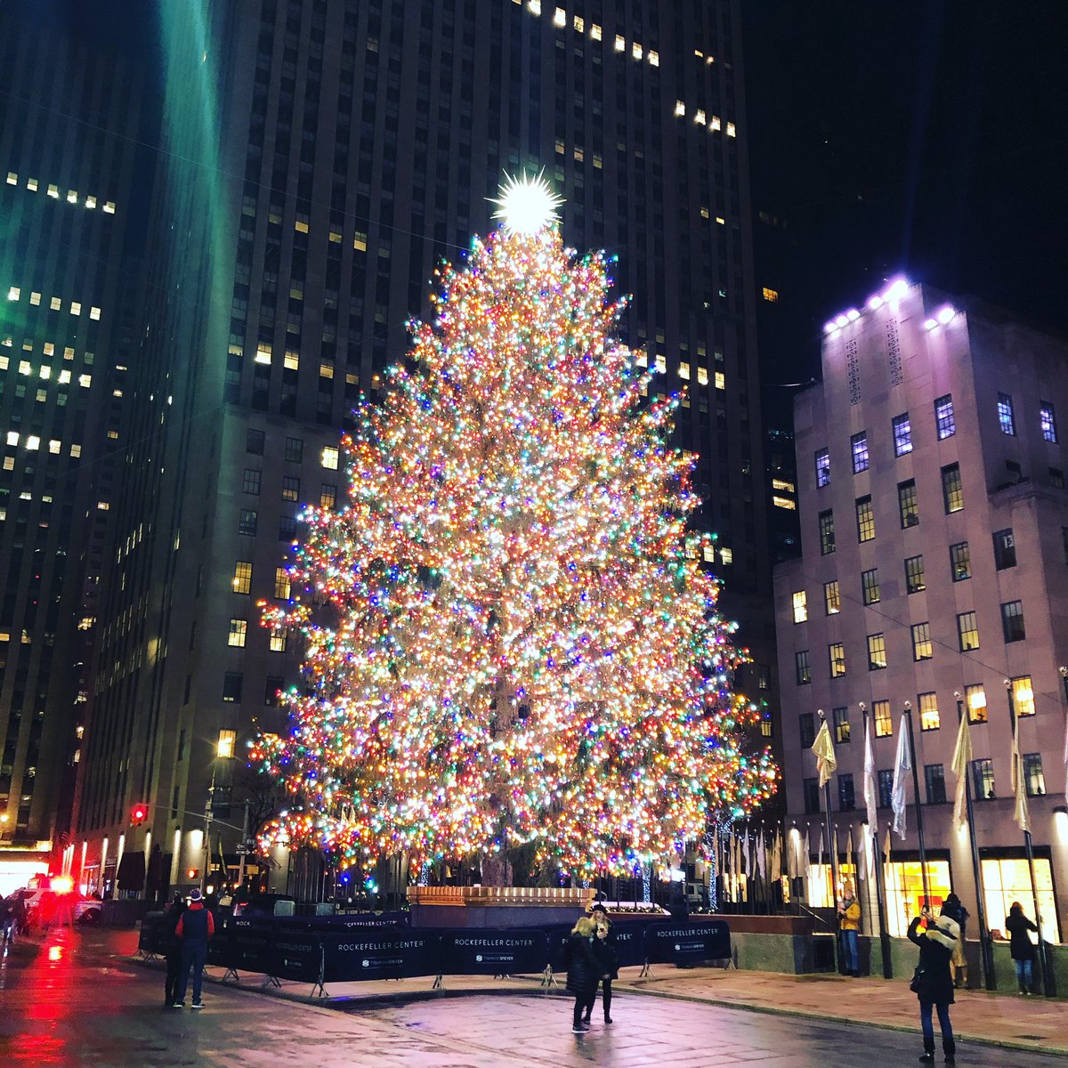 CeesdBoer's tweet photo. #NewYork #RockefellerPlaza #Christmas https://t.co/ddWYSgJeZc