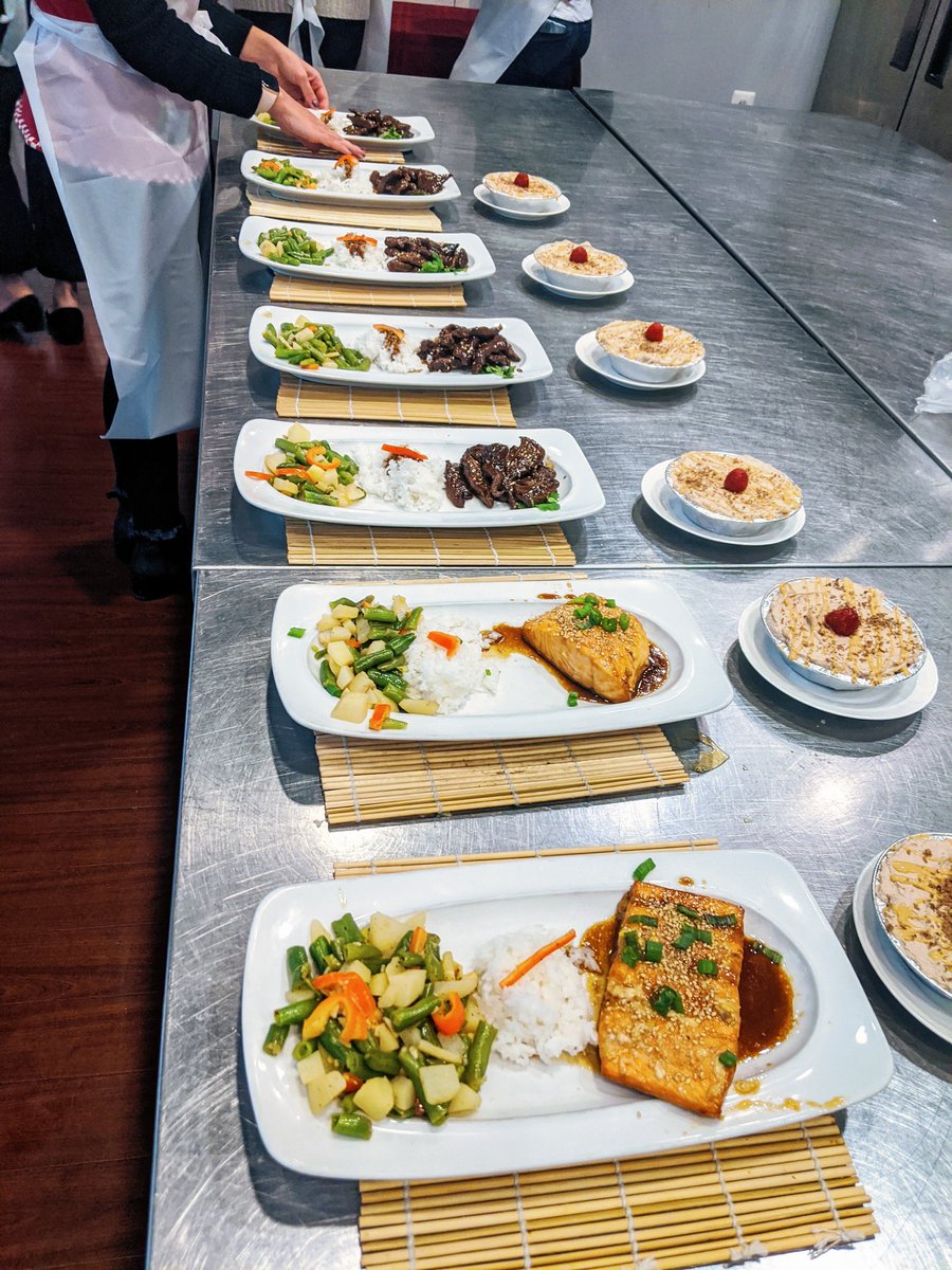 TriciaEdwards5's tweet photo. I don't know everything but I know good food ๐ #cookology #devretreat https://t.co/r0i8ySeRPI