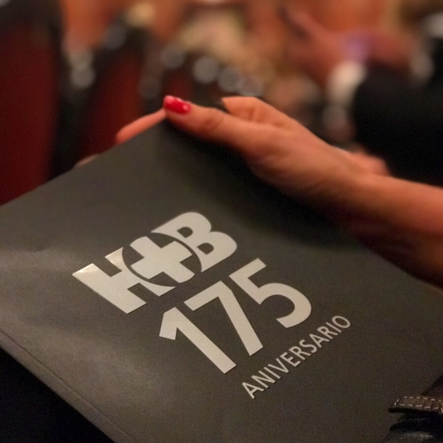 shakespeararg's tweet photo. El Hospital Británico cumple 175 años. Diseñamos su logo aniversario y la comunicación de la gala en el Teatro Colón a beneficio de la Escuela de Enfermería. ¡Gracias por hacernos parte!
#diseñografico #packaging #GalaSolidariaHB #175aniversario #HospitalBritánico #TeatroColon https://t.co/l8VuUDCxBW