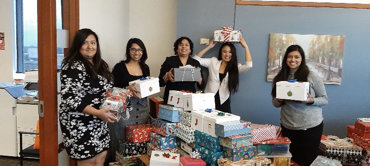 pat_fortini's tweet photo. Thank you Councillor Rowena Santos for your great work on #TheShoeBoxProject in support of Interim Placeโs #Holiday Program. You were able to collect over 200 shoe boxes filled with personal care which will be distributed to #women who have been displaced from their homes. https://t.co/OsBdFYuHLq