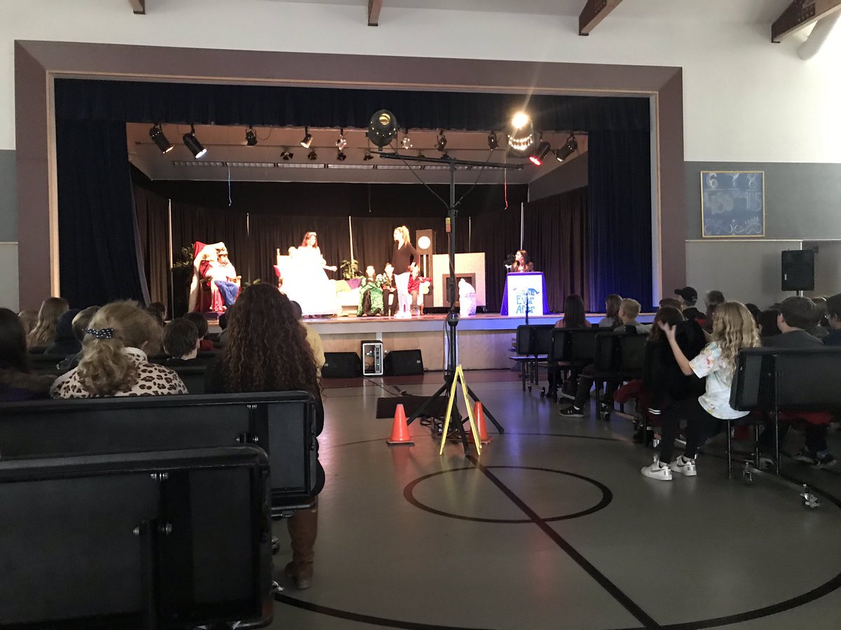 jerifarmer1234's tweet photo. I stopped by to see students at Eich today.  What a fun time it was seeing those young adults thriving.  #rcsdchampions https://t.co/RzQit4CBCD