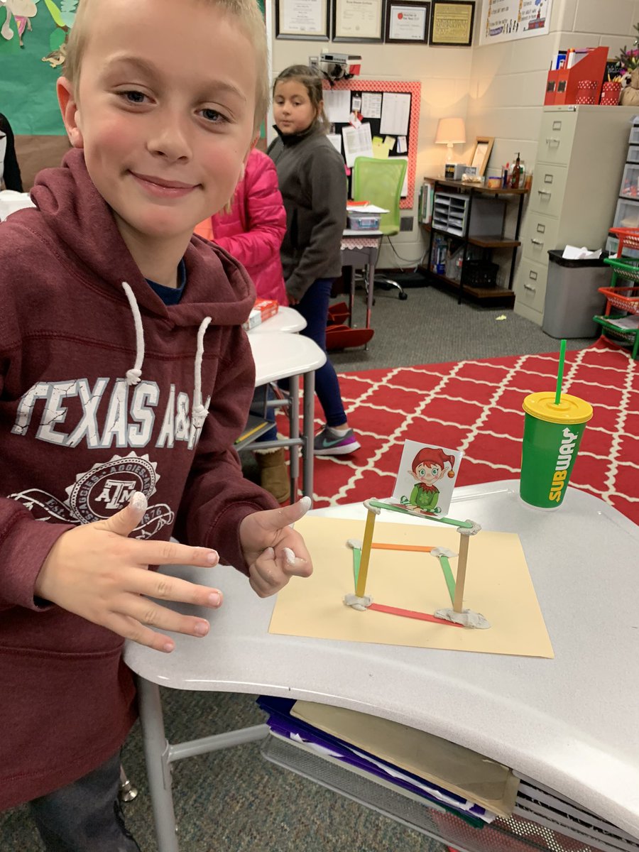 RobinZorkic's tweet photo. Holiday Science STEM centers #eseSOAR https://t.co/k4oWS5ooRu