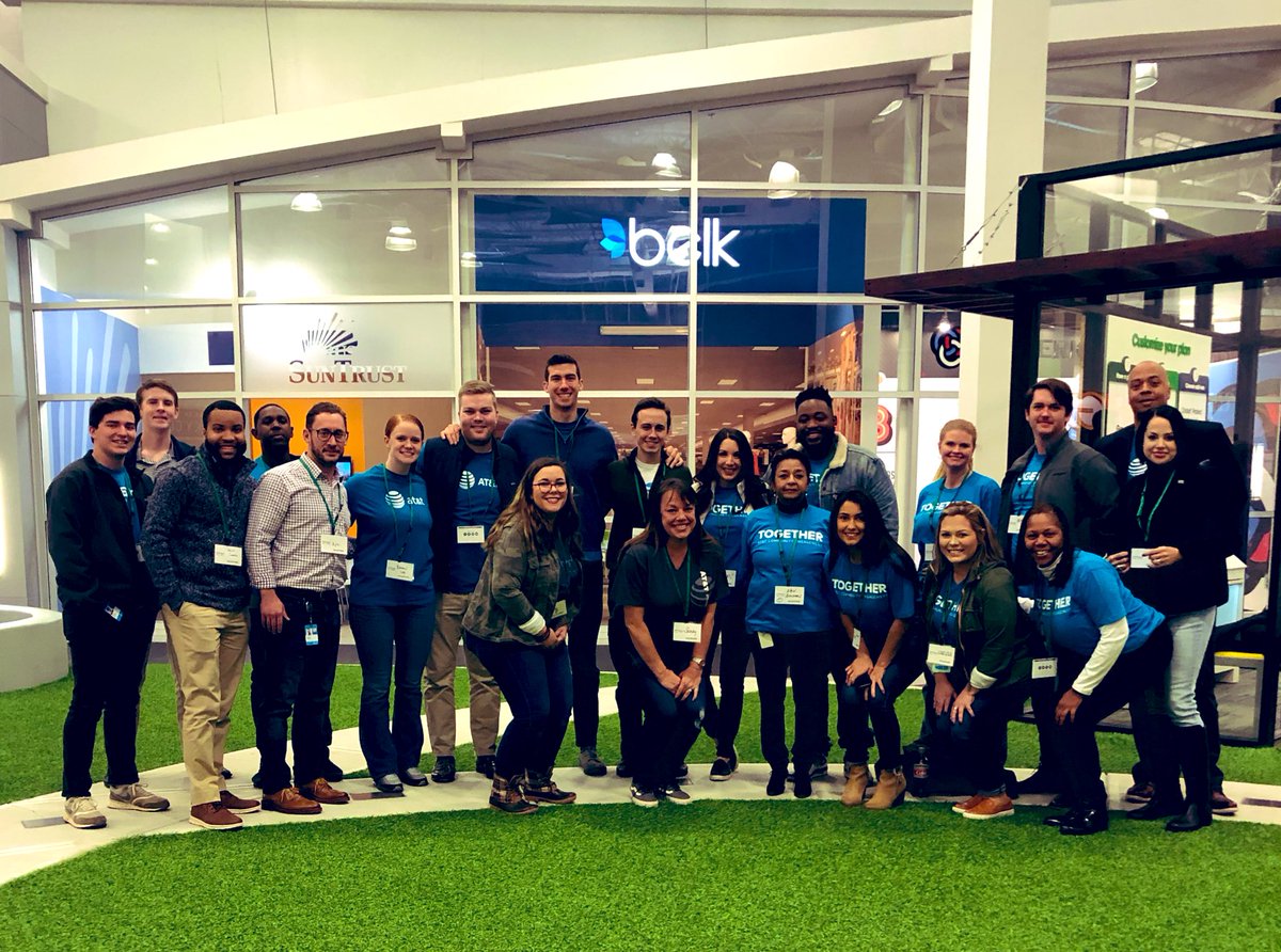 AshleyBSiller's tweet photo. TOGETHER in Community Engagement! Today we had the privilege of showing 100+ 8th graders how to navigate through budgeting, buying, and basic life economic principles! Special thanks to GSC FIRE ATLANTA 🔥 for giving back to the community with me! 💙 https://t.co/qbra3BXhtr