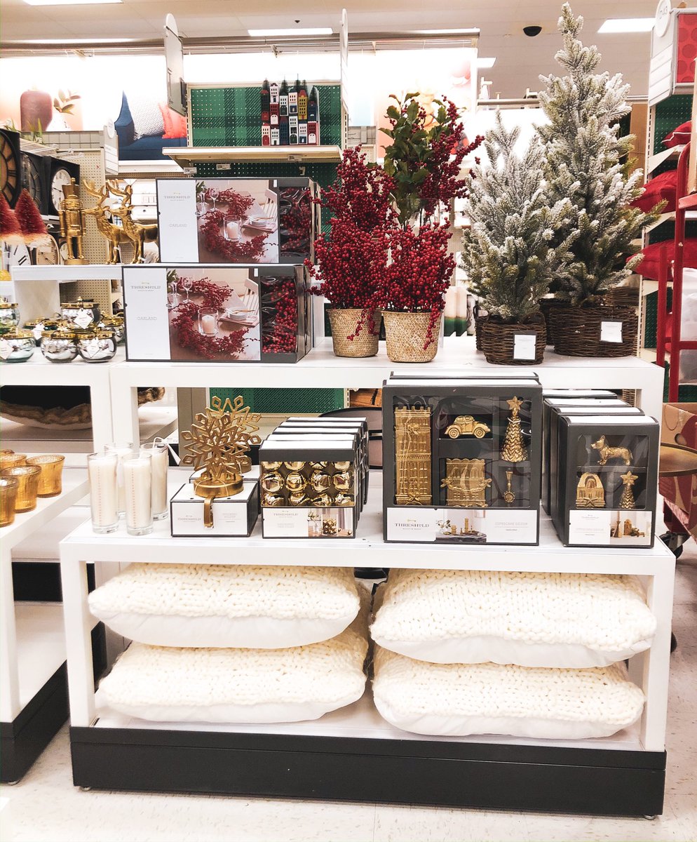 karleeT1129's tweet photo. EOL batch out, product flex strong and a full floor pad makes from happy guests. Christmas is right around the corner and we’ve got the perfect decor for you! 🎄 

@sarah_hunsucker @IanFromTarget @I_Tob26 @ContrucciJoe @StephenpTarget https://t.co/mpDDwLAf4K