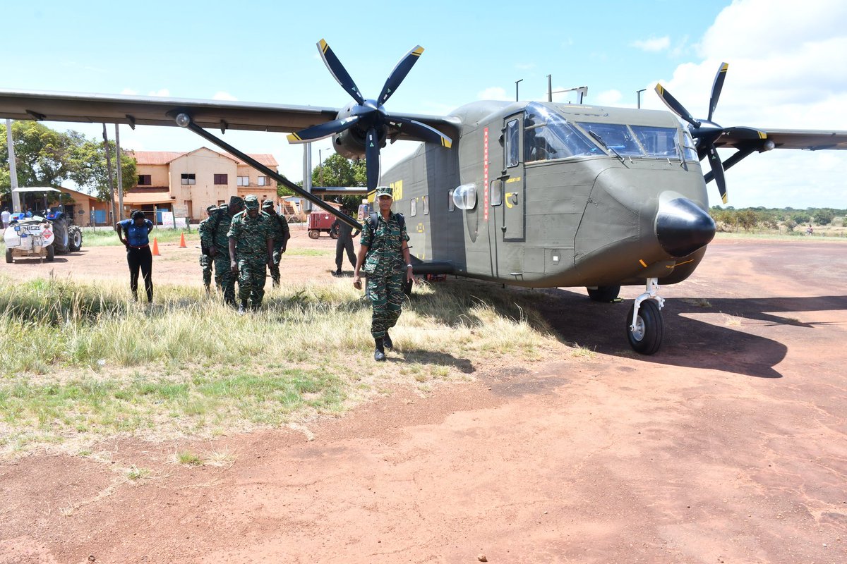 AntroCanal's tweet photo. #11Dic Comandante de la Guyana Defence Force viaja a Lethen, suroeste del Esequibo, para salutación navideña a la tropa acantonada ilegalmente en esa área. Base militar Kanuku. https://t.co/yQOSqcFTYt