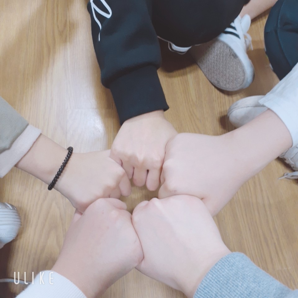 Sawall_17's tweet photo. [사월's 채은]
191211
안녕하세요 커요미 담당 도겸 파트입니다
이름은 채은입니다 연습해서 조앗습니다 멤버들 너무 커여워요 착해요 최고 파이팅 왕 https://t.co/8OrH15K2qF