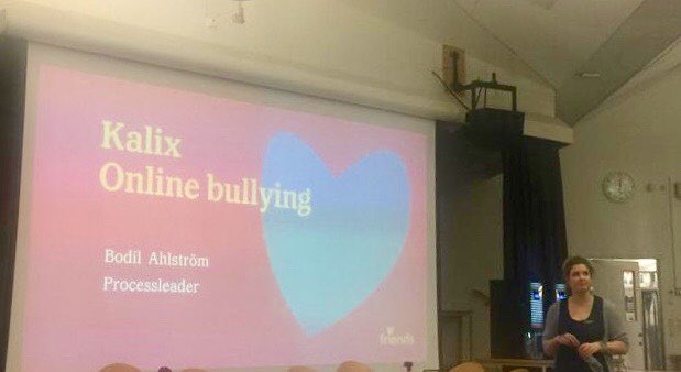 BEBullying's tweet photo. Comienza el tercer encuentro del Proyecto Bull’s Eye Bullying en Kalix, Suecia. Los alumnos del @IESHnosMachado  presentan sus trabajo sobre el  cyber Bullying @sepiegob https://t.co/agMCRLJxQI